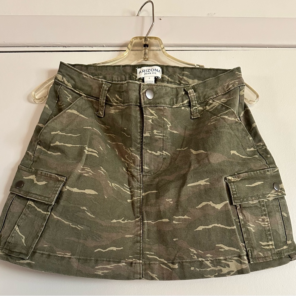 Arizona Jean Co green camo mini skirt—Size:  3 (Juniors)
